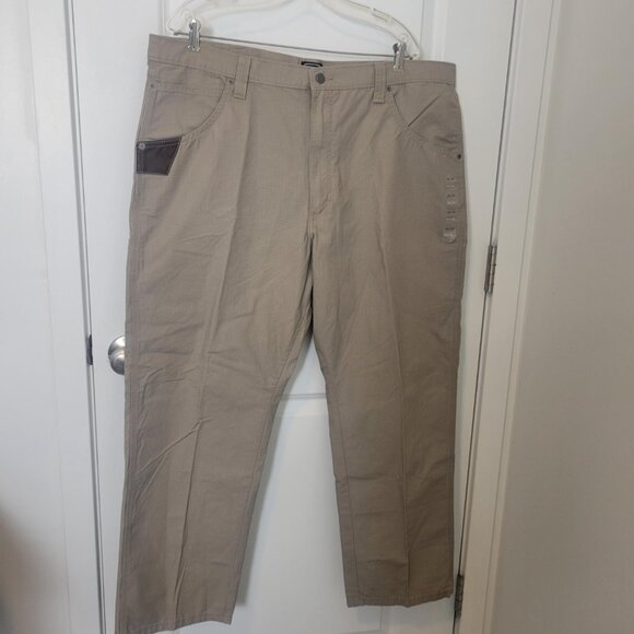Wrangler Workwear Technician Pant Relaxed Fit Size 42X30 Tan Khaki NWT 100% Cott - Picture 1 of 6